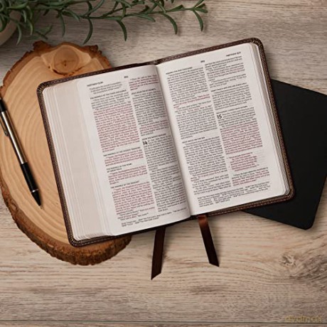 NKJV, Thinline Bible, Compact, Leathersoft, Black, Red Letter, Comfort Print: Holy Bible, New King James Version [KSIĄŻKA]