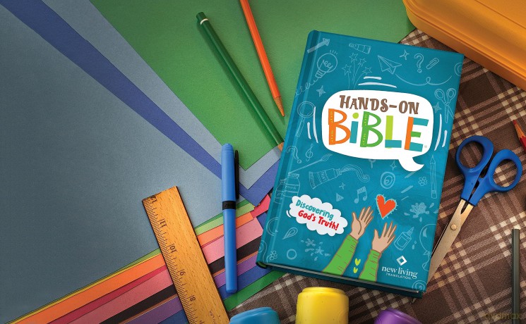 NLT Hands-On Bible, Third Edition (Hardcover): New Living Translation: New Living Translation, Full Color, Packed with Experiences that Get Kids into the Bible and the Bible into Kids! [KSIĄŻKA]