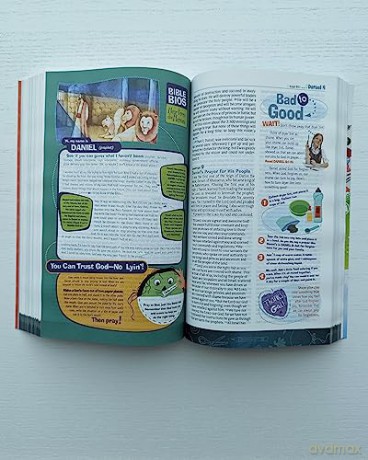 NLT Hands-On Bible, Third Edition (Softcover): New Living Translation: Discovering God's Truth!: New Living Translation, Full-Color Interior, Key Verse Activities, Fun Facts [KSIĄŻKA]