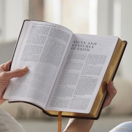NRSVCE Sacraments of Initiation Catholic Bible, White Leathersoft, Comfort Print: New Revised Standard Version, White, Leathersoft, Catholic Commemorative Edition, Anglicised Text - Catholic Bible Press [KSIĄŻKA]