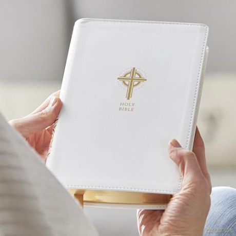 NRSVCE Sacraments of Initiation Catholic Bible, White Leathersoft, Comfort Print: New Revised Standard Version, White, Leathersoft, Catholic Commemorative Edition, Anglicised Text - Catholic Bible Press [KSIĄŻKA]