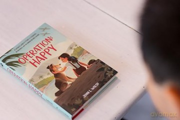 Operation: Happy: A World War II Story of Courage, Resilience, and an Unbreakable Bond - Walsh Jenni L [KSIĄŻKA]