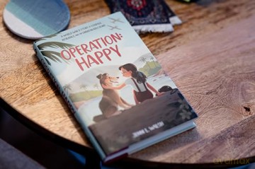 Operation: Happy: A World War II Story of Courage, Resilience, and an Unbreakable Bond - Walsh Jenni L [KSIĄŻKA]