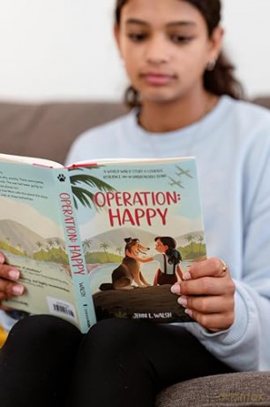 Operation: Happy: A World War II Story of Courage, Resilience, and an Unbreakable Bond - Walsh Jenni L [KSIĄŻKA]