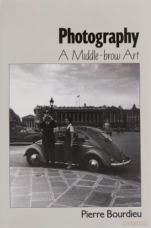 Photography: A Middle-brow Art - Pierre Bourdieu [KSIĄŻKA]