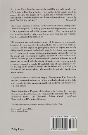 Photography: A Middle-brow Art - Pierre Bourdieu [KSIĄŻKA]