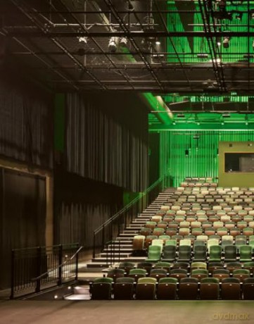 Set Pieces: Architecture for the Performing Arts in Fifteen Fragments - Diamond Schmitt [KSIĄŻKA]