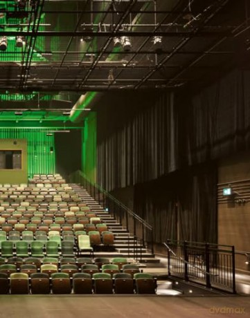 Set Pieces: Architecture for the Performing Arts in Fifteen Fragments - Diamond Schmitt [KSIĄŻKA]