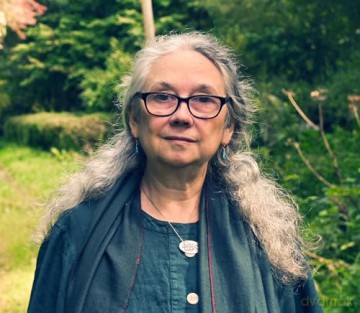 Smiling at Grief in a House in a Forest Where Life Grows - Jan Fortune [KSIĄŻKA]