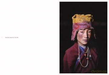 Steve McCurry: Looking East: Portraits by Steve McCurry - Steve Mccurry [KSIĄŻKA]