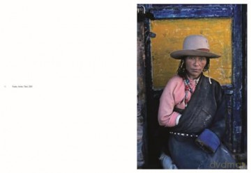 Steve McCurry: Looking East: Portraits by Steve McCurry - Steve Mccurry [KSIĄŻKA]