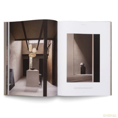 Stillness: An Exploration of Japanese Aesthetics in Architecture and Design [KSIĄŻKA]