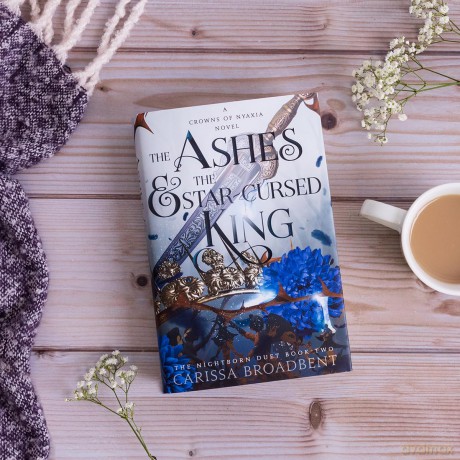 The Ashes and the Star-Cursed King: The heart-wrenching second book in the bestselling romantasy series Crowns of Nyaxia - Carissa Broadbent [KSIĄŻKA]