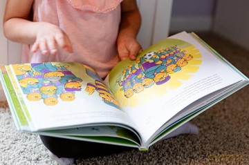 The Berenstain Bears Let's Go Play Collection: 6 Books in 1 (Berenstain Bears/Living Lights: A Faith Story) - Mike Berenstain [KSIĄŻKA]