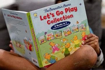 The Berenstain Bears Let's Go Play Collection: 6 Books in 1 (Berenstain Bears/Living Lights: A Faith Story) - Mike Berenstain [KSIĄŻKA]
