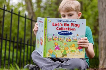 The Berenstain Bears Let's Go Play Collection: 6 Books in 1 (Berenstain Bears/Living Lights: A Faith Story) - Mike Berenstain [KSIĄŻKA]