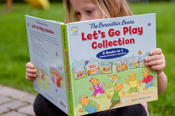 The Berenstain Bears Let's Go Play Collection: 6 Books in 1 (Berenstain Bears/Living Lights: A Faith Story) - Mike Berenstain [KSIĄŻKA]