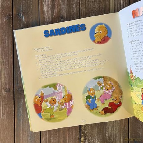 The Berenstain Bears Let's Go Play Collection: 6 Books in 1 (Berenstain Bears/Living Lights: A Faith Story) - Mike Berenstain [KSIĄŻKA]