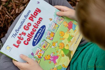 The Berenstain Bears Let's Go Play Collection: 6 Books in 1 (Berenstain Bears/Living Lights: A Faith Story) - Mike Berenstain [KSIĄŻKA]