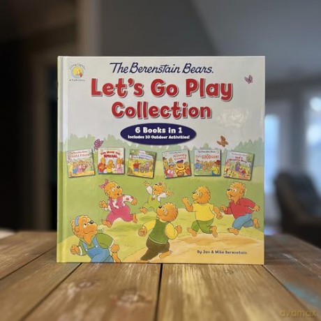 The Berenstain Bears Let's Go Play Collection: 6 Books in 1 (Berenstain Bears/Living Lights: A Faith Story) - Mike Berenstain [KSIĄŻKA]