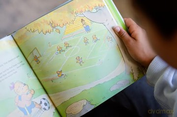 The Berenstain Bears Let's Go Play Collection: 6 Books in 1 (Berenstain Bears/Living Lights: A Faith Story) - Mike Berenstain [KSIĄŻKA]