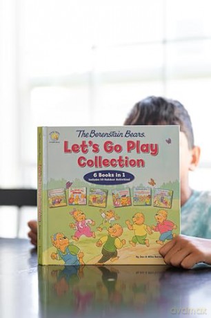 The Berenstain Bears Let's Go Play Collection: 6 Books in 1 (Berenstain Bears/Living Lights: A Faith Story) - Mike Berenstain [KSIĄŻKA]