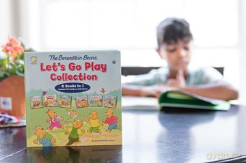 The Berenstain Bears Let's Go Play Collection: 6 Books in 1 (Berenstain Bears/Living Lights: A Faith Story) - Mike Berenstain [KSIĄŻKA]