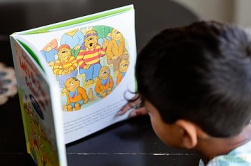 The Berenstain Bears Let's Go Play Collection: 6 Books in 1 (Berenstain Bears/Living Lights: A Faith Story) - Mike Berenstain [KSIĄŻKA]