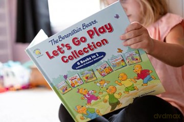 The Berenstain Bears Let's Go Play Collection: 6 Books in 1 (Berenstain Bears/Living Lights: A Faith Story) - Mike Berenstain [KSIĄŻKA]