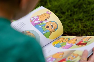 The Berenstain Bears Let's Go Play Collection: 6 Books in 1 (Berenstain Bears/Living Lights: A Faith Story) - Mike Berenstain [KSIĄŻKA]
