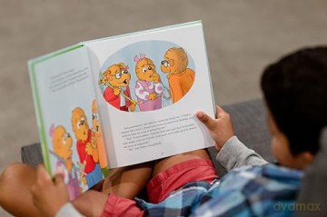 The Berenstain Bears Let's Go Play Collection: 6 Books in 1 (Berenstain Bears/Living Lights: A Faith Story) - Mike Berenstain [KSIĄŻKA]