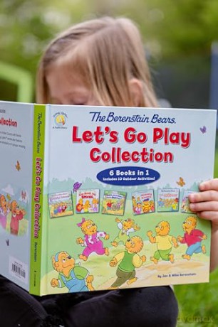 The Berenstain Bears Let's Go Play Collection: 6 Books in 1 (Berenstain Bears/Living Lights: A Faith Story) - Mike Berenstain [KSIĄŻKA]