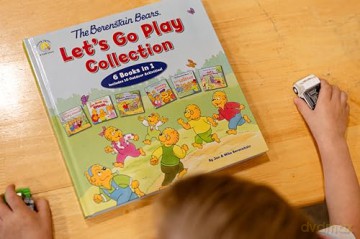 The Berenstain Bears Let's Go Play Collection: 6 Books in 1 (Berenstain Bears/Living Lights: A Faith Story) - Mike Berenstain [KSIĄŻKA]