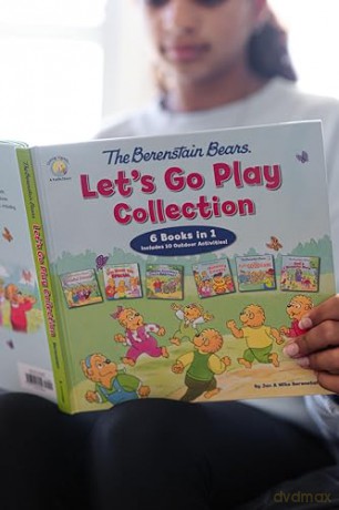 The Berenstain Bears Let's Go Play Collection: 6 Books in 1 (Berenstain Bears/Living Lights: A Faith Story) - Mike Berenstain [KSIĄŻKA]