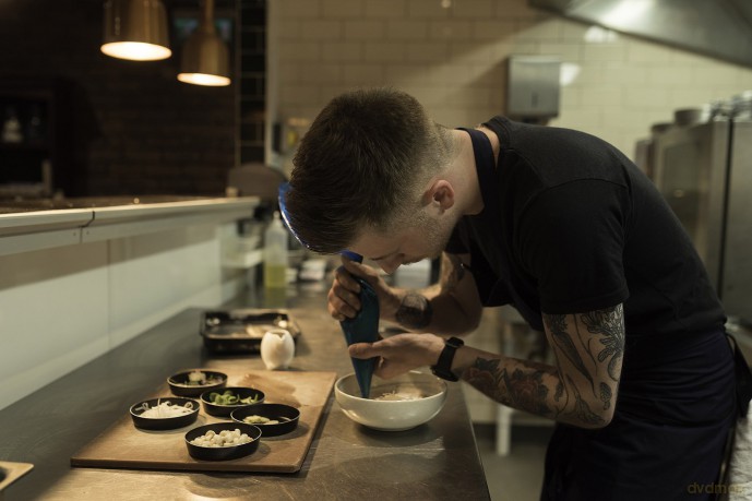 The Birmingham Cook Book: A Celebration of the Amazing Food and Drink on Our Doorstep: 13 (Get Stuck in) - Kate Eddison [KSIĄŻKA]