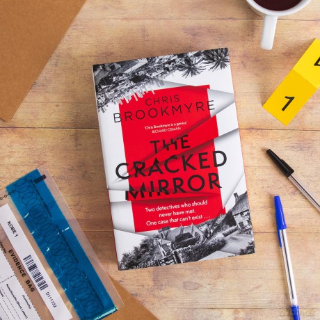 The Cracked Mirror: The exceptional brain-twisting mystery - Chris Brookmyre [KSIĄŻKA]