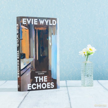 The Echoes: 'One of our most distinctive and vital voices' Daily Mail - Wyld Evie [KSIĄŻKA]