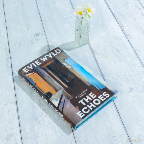The Echoes: 'One of our most distinctive and vital voices' Daily Mail - Wyld Evie [KSIĄŻKA]