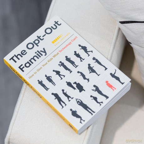 The Opt-Out Family: How to Give Your Kids What Technology Can't - Loechner Erin [KSIĄŻKA]