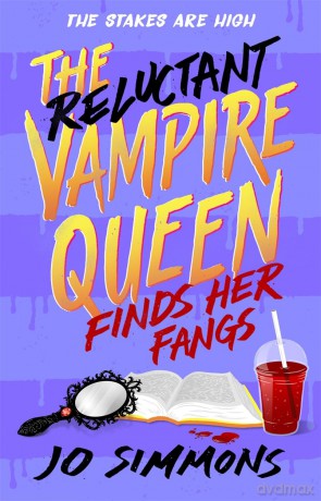 The Reluctant Vampire Queen Finds Her Fangs (The Reluctant Vampire Queen 3) - Jo Simmons [KSIĄŻKA]