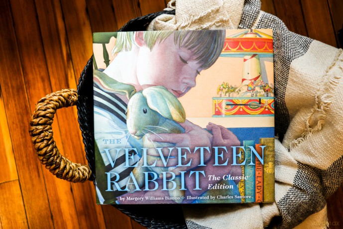 The Velveteen Rabbit Hardcover: The Classic Edition by acclaimed illustrator, Charles Santore (Charles Santore Children's Classics) - Charles Santore [KSIĄŻKA]