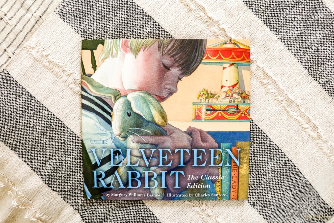 The Velveteen Rabbit Hardcover: The Classic Edition by acclaimed illustrator, Charles Santore (Charles Santore Children's Classics) - Charles Santore [KSIĄŻKA]