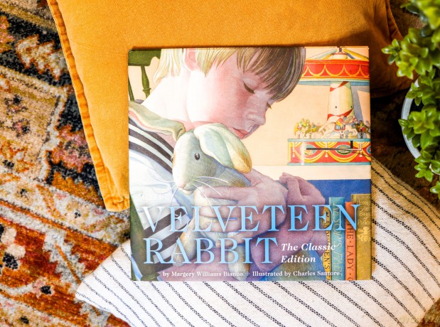 The Velveteen Rabbit Hardcover: The Classic Edition by acclaimed illustrator, Charles Santore (Charles Santore Children's Classics) - Charles Santore [KSIĄŻKA]