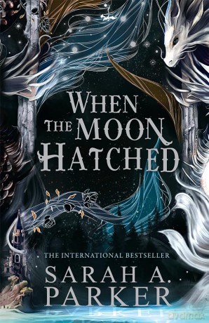 When the Moon Hatched: The #1 SUNDAY TIMES bestselling sensation: Book 1 (The Moonfall Series) - Sarah A Parker [KSIĄŻKA]
