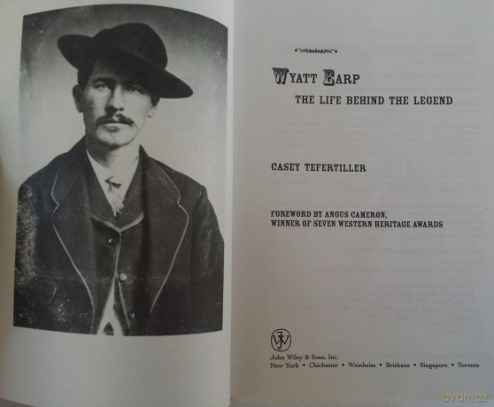Wyatt Earp: The Life Behind the Legend - Casey Tefertiller [KSIĄŻKA]