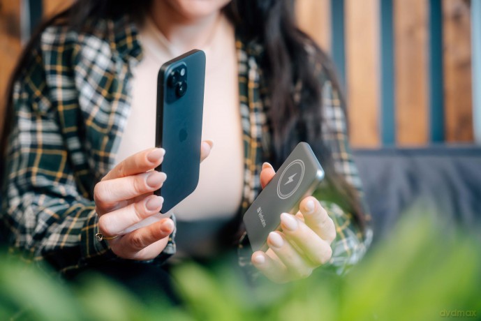 Verbatim - Charge Go Magnetic Wireless Power Bank 5000
