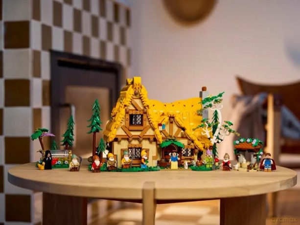 LEGO Disney Chatka Królewny Śnieżki i siedmiu krasnoludków (43242) [KLOCKI]