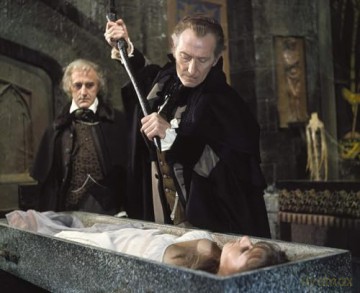 Gruft der Vampire (OT: Vampire Lovers) Horror-Klassiker mit Peter Cushing aus den legendären Hammer-Filmstudios [DVD]