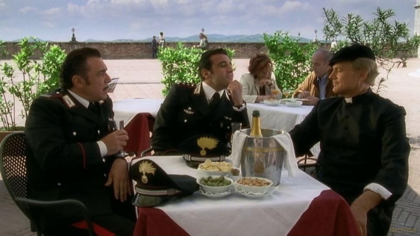 Don Matteo Staffel 4 - Gesamtbox - Alle 24 Folgen der populären und preisausgezeichneten Serie mit Terence Hill als moderner Pfarrer und Meister-Detektiv [DVD]