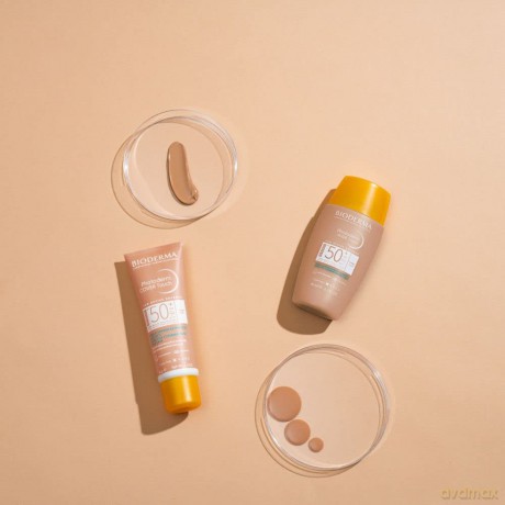 Bioderma Tinted protective fluid with the effect of natural makeup SPF 50 Photoderm Nude Touch Mineral 40 ml - Shade: Light dla kobiety